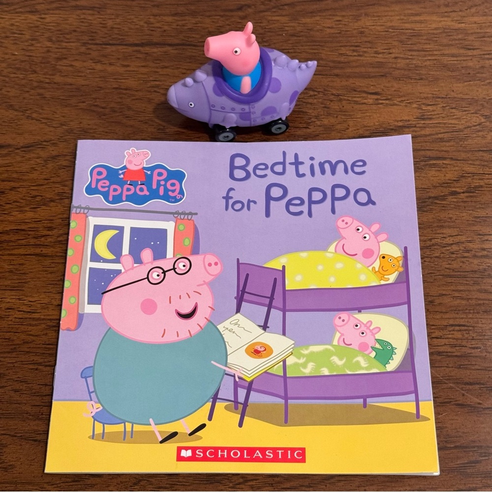 2003 Peppa Pig Free-Wheelin' Friends Dino Car & Bedtime for Peppa Childrens Book